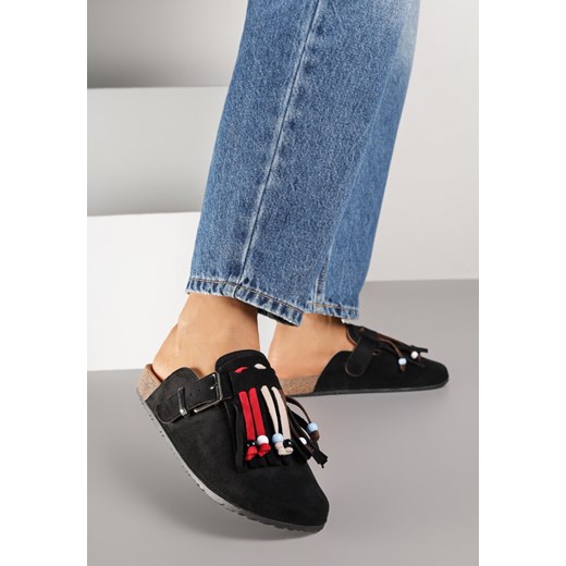 Czarne Klapki Mule w Stylu Boho z Ozdobnymi Frędzlami Varre 41 born2be.pl