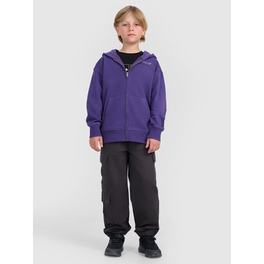 Chłopięca bluza rozpinana z kapturem 4F 4FJRAW25TSWSM2346 - fioletowa ze sklepu Sportstylestory.com w kategorii Bluzy chłopięce - zdjęcie 185854743