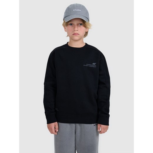 Chłopięca bluza nierozpinana bez kaptura 4F 4FJRAW25TSWSM2413 - czarna ze sklepu Sportstylestory.com w kategorii Bluzy chłopięce - zdjęcie 185854752