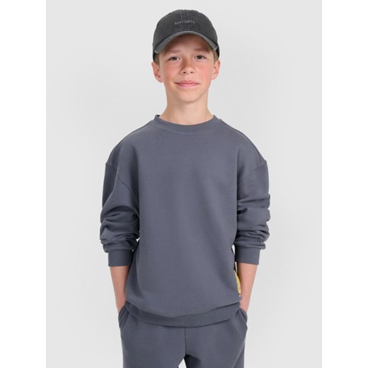Chłopięca bluza nierozpinana bez kaptura 4F 4FJRAW25TSWSM2448 - szara ze sklepu Sportstylestory.com w kategorii Bluzy chłopięce - zdjęcie 185854820