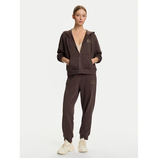 EA7 Emporio Armani Dres 7W000420 AF12473 U6063 Brązowy Relaxed Fit ze sklepu MODIVO w kategorii Dresy damskie - zdjęcie 185869600