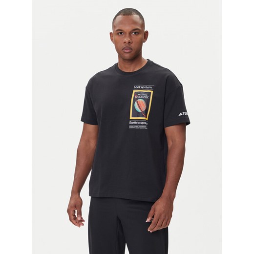 adidas T-Shirt National Geographic JD5964 Czarny Loose Fit ze sklepu MODIVO w kategorii T-shirty męskie - zdjęcie 185869880
