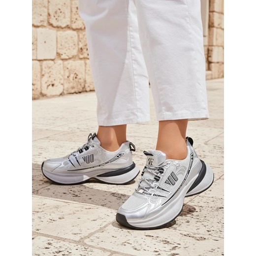 Royalfashion Sportowe sneakersy damskie na grubszej podeszwie Roality ze sklepu royalfashion.pl w kategorii Buty sportowe damskie - zdjęcie 185885541
