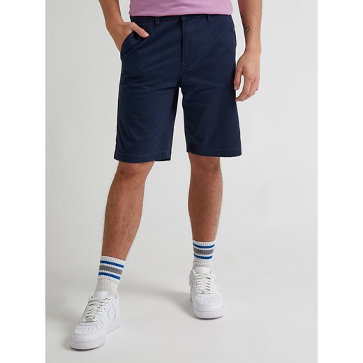 MĘSKIE SZORTY MATERIAŁOWE LEE REGULAR CHINO SHORT DEEP NAVY 112332254 ze sklepu YouNeedit.pl w kategorii Spodenki męskie - zdjęcie 185887080