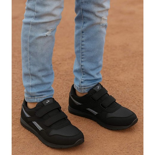 Sportowe czarne buty chłopięce na rzepy /D3-1 18124 T389/ ze sklepu Pantofelek24.pl w kategorii Buty sportowe dziecięce - zdjęcie 185890143