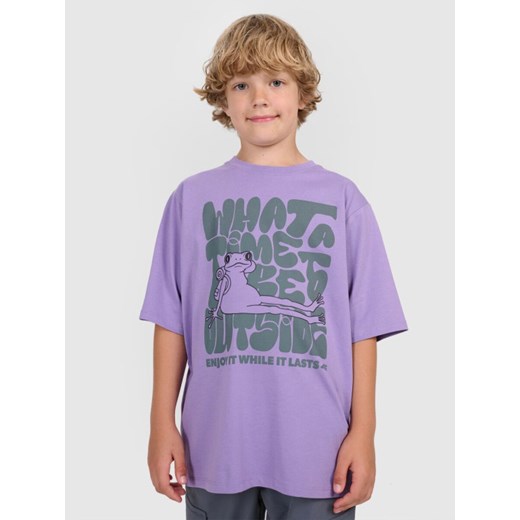 Chłopięcy t-shirt oversize z nadrukiem 4F 4FJRAW25TTSHM3207 - fioletowy ze sklepu Sportstylestory.com w kategorii T-shirty chłopięce - zdjęcie 185900200