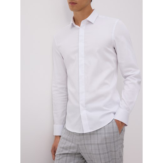 Reserved - Gładka koszula super slim fit - biały ze sklepu Reserved w kategorii Koszule męskie - zdjęcie 185921332