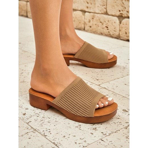 Royalfashion Klapki damskie na niskim obcasie Ribbed Grace ze sklepu royalfashion.pl w kategorii Klapki damskie - zdjęcie 185923481