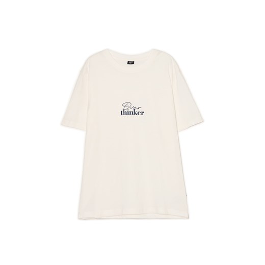 Cropp - Kremowa koszulka z napisem - kremowy ze sklepu Cropp w kategorii T-shirty męskie - zdjęcie 185924601