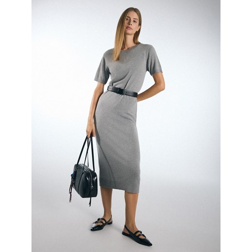 Mohito - Dzianinowa szara sukienka midi z wełną - szary ze sklepu Mohito w kategorii Sukienki - zdjęcie 185926450