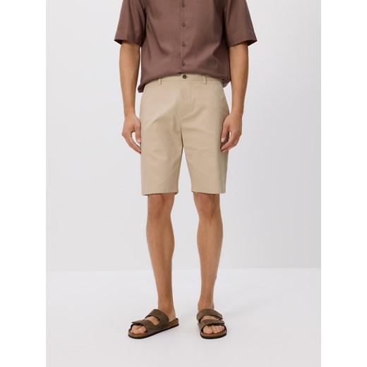 Reserved - Szorty chino regular fit - beżowy ze sklepu Reserved w kategorii Spodenki męskie - zdjęcie 185927933