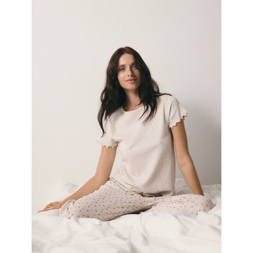 Reserved - Prążkowana piżama dwuczęściowa - kremowy ze sklepu Reserved w kategorii Piżamy damskie - zdjęcie 185929452