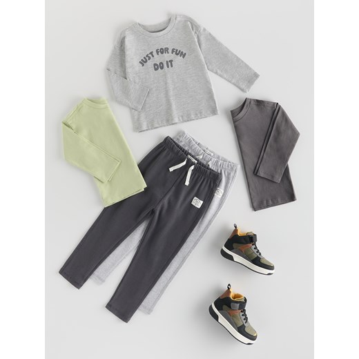 Reserved - Bawełniany longsleeve 3 pack - jasnoszary - id: 081FI-09M - marki Reserved - 185929483 Reserved - Bawełniany longsleeve 3 pack - jasnoszary ze sklepu Reserved w kategorii T-shirty chłopięce - zdjęcie 185929483