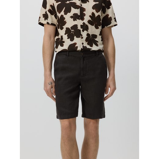 Reserved - Lniane szorty regular fit - ciemnobrązowy ze sklepu Reserved w kategorii Spodenki męskie - zdjęcie 185930952