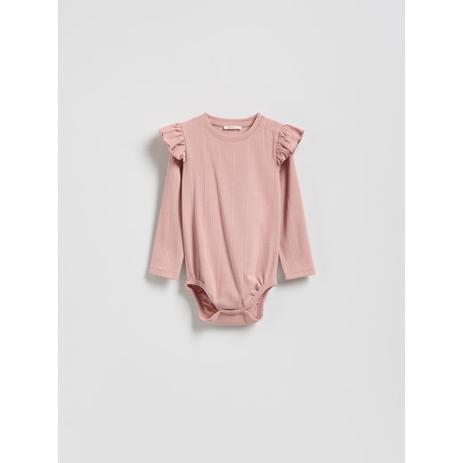 Reserved - Bawełniane body z falbanką - różowy - id: 205FU-30X - marki Reserved - 185931530 Reserved - Bawełniane body z falbanką - różowy ze sklepu Reserved w kategorii Odzież dla niemowląt - zdjęcie 185931530