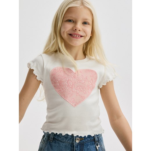 Reserved - T-shirt z sercem - złamana biel ze sklepu Reserved w kategorii Bluzki dziewczęce - zdjęcie 185934154