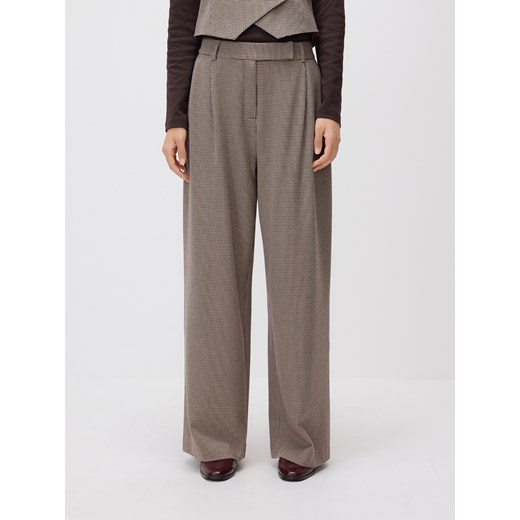 Reserved - Luźne spodnie z zakładkami - wielobarwny ze sklepu Reserved w kategorii Spodnie damskie - zdjęcie 185934402