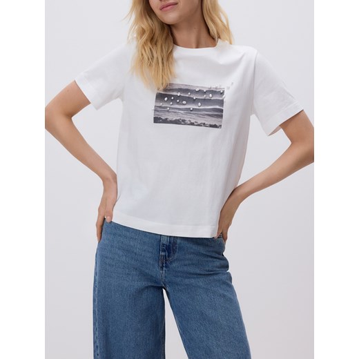Reserved - T-shirt z nadrukiem i aplikacją - biały ze sklepu Reserved w kategorii Bluzki damskie - zdjęcie 185935041