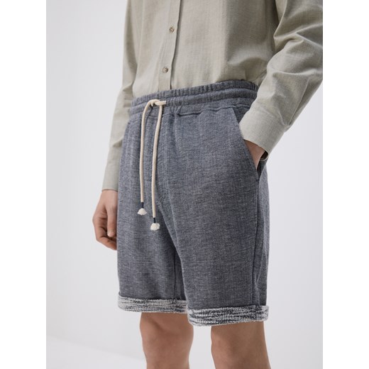 Reserved - Strukturalne szorty regular - granatowy ze sklepu Reserved w kategorii Spodenki męskie - zdjęcie 185935574