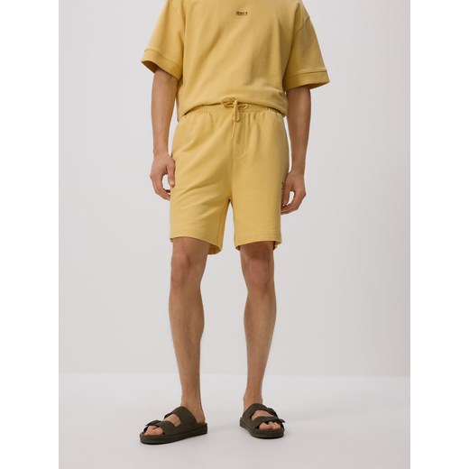 Reserved - Bawełniane szorty comfort - jasnożółty ze sklepu Reserved w kategorii Spodenki męskie - zdjęcie 185935581