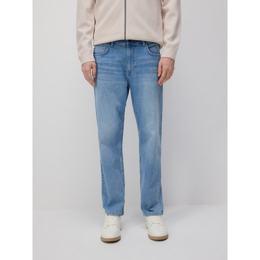 Reserved - Jeansy straight fit z efektem sprania - niebieski ze sklepu Reserved w kategorii Jeansy męskie - zdjęcie 185938431