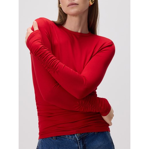 Reserved - Bluzka z poduszkami na ramionach - czerwony ze sklepu Reserved w kategorii Bluzki damskie - zdjęcie 185938573