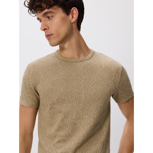 Reserved - Strukturalny t-shirt slim - beżowy ze sklepu Reserved w kategorii T-shirty męskie - zdjęcie 185938720