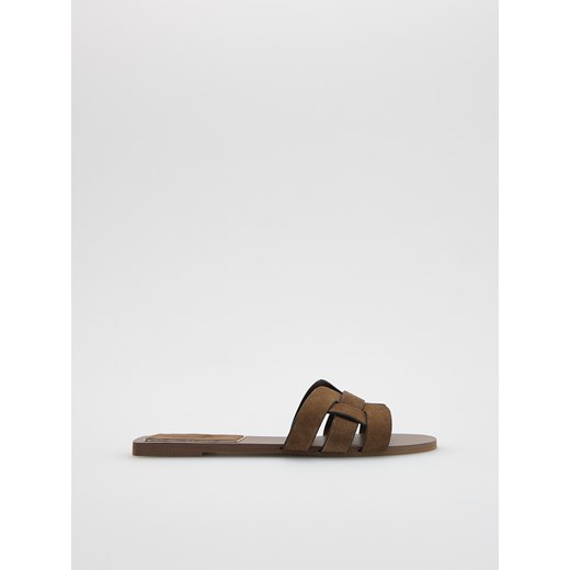 Reserved - Zamszowe klapki - beżowy Reserved 38 promocja Reserved