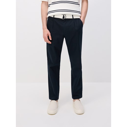 Reserved - Spodnie slim z dodatkiem lnu - granatowy ze sklepu Reserved w kategorii Spodnie męskie - zdjęcie 185939764