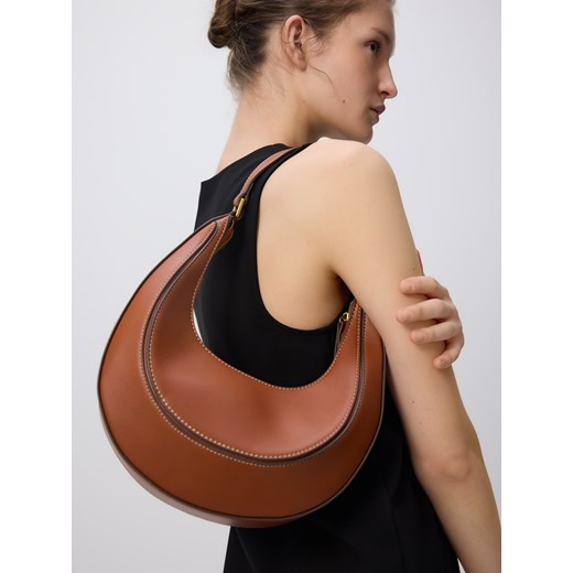 Reserved - Torebka hobo z przeszyciem - brązowy ze sklepu Reserved w kategorii Torebki hobo - zdjęcie 185941053