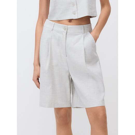 Reserved - Szorty bermudy z zakładkami - jasnoszary ze sklepu Reserved w kategorii Szorty - zdjęcie 185942250