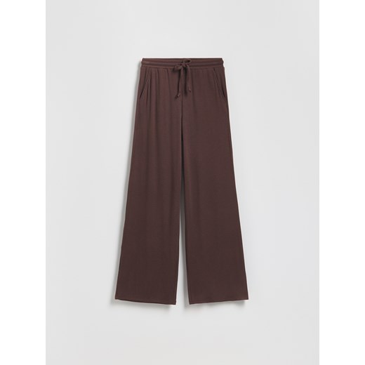 Reserved - Strukturalne spodnie - ciemnobrązowy ze sklepu Reserved w kategorii Spodnie damskie - zdjęcie 185945480