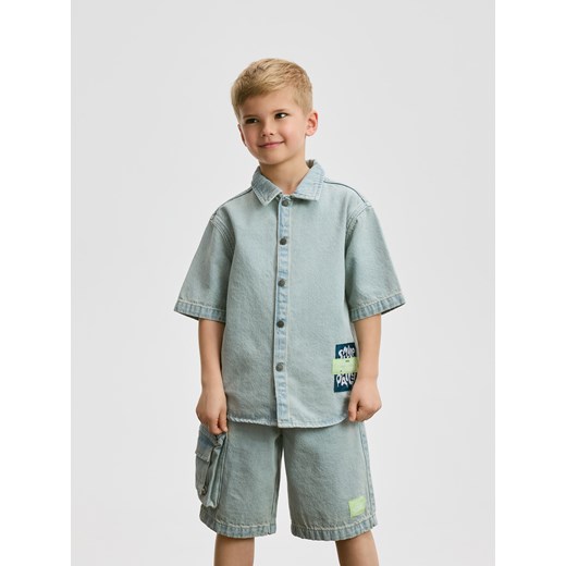 Reserved - Jeansowa koszula regular fit - niebieski ze sklepu Reserved w kategorii Koszule chłopięce - zdjęcie 185945693