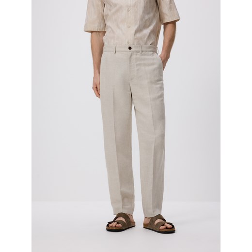 Reserved - Spodnie chino regular z lnem - beżowy ze sklepu Reserved w kategorii Spodnie męskie - zdjęcie 185945741