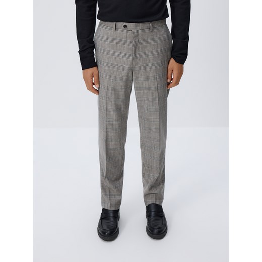 Reserved - Spodnie carrot slim w kratę - brązowy Reserved 48 Reserved