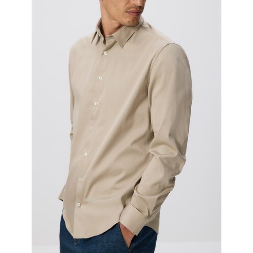 Reserved - Gładka koszula slim fit - beżowy ze sklepu Reserved w kategorii Koszule męskie - zdjęcie 185949060