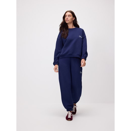 Reserved - Dresowe spodnie z haftem - granatowy ze sklepu Reserved w kategorii Spodnie damskie - zdjęcie 185950214