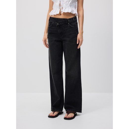 Reserved - Jeansy wide leg z asymetrycznym zapięciem - czarny ze sklepu Reserved w kategorii Jeansy damskie - zdjęcie 185950680