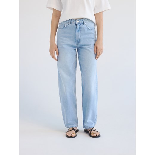Reserved - Jeansy barrel leg - niebieski ze sklepu Reserved w kategorii Jeansy damskie - zdjęcie 185950694