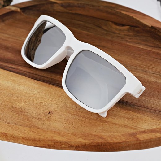 Białe okulary przeciwsłoneczne lustrzanki z filtrem UV400 PM-11 ze sklepu Stylion w kategorii Okulary przeciwsłoneczne damskie - zdjęcie 185965660