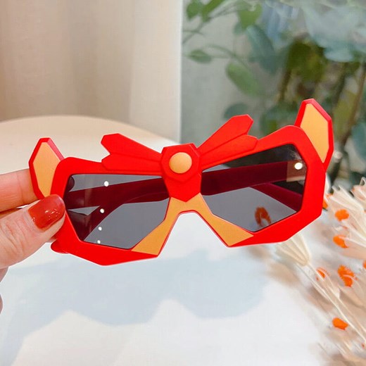 Okulary przeciwsłoneczne dla dzieci Transformers STKD-05B czerwone ze sklepu Stylion w kategorii Okulary przeciwsłoneczne dziecięce - zdjęcie 185966151