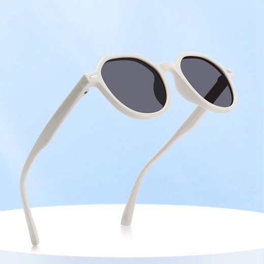 Dziecięce 5-8 lat gumowe okulary przeciwsłoneczne polaryzacyjne POL-JR-58B białe ze sklepu Stylion w kategorii Okulary przeciwsłoneczne dziecięce - zdjęcie 185966520