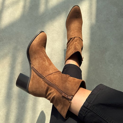 Brązowe zamszowe botki damskie na obcasie M.Daszyński 2337-9 ze sklepu suzana.pl w kategorii Botki - zdjęcie 185970022