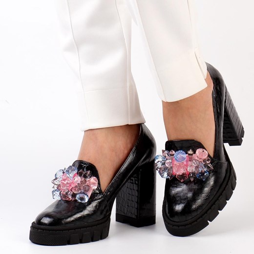 Czarne skórzane Polskie półbuty damskie z kryształami na słupku Suzana ze sklepu suzana.pl w kategorii Półbuty damskie - zdjęcie 185970691