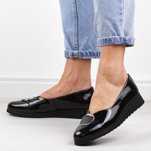 Czarne lakierowane skórzane półbuty damskie Filippo Dp6095/24 ze sklepu suzana.pl w kategorii Półbuty damskie - zdjęcie 185970830