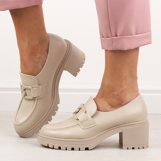 Beżowe Pu mokasyny damskie na obcasie, półbuty z łańcuchem Vinceza 109 ze sklepu suzana.pl w kategorii Półbuty damskie - zdjęcie 185970960