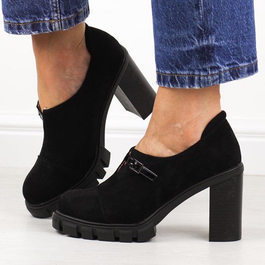 Czarne zamszowe półbuty damskie na słupku Jezzi Asa218-7 ze sklepu suzana.pl w kategorii Półbuty damskie - zdjęcie 185971611