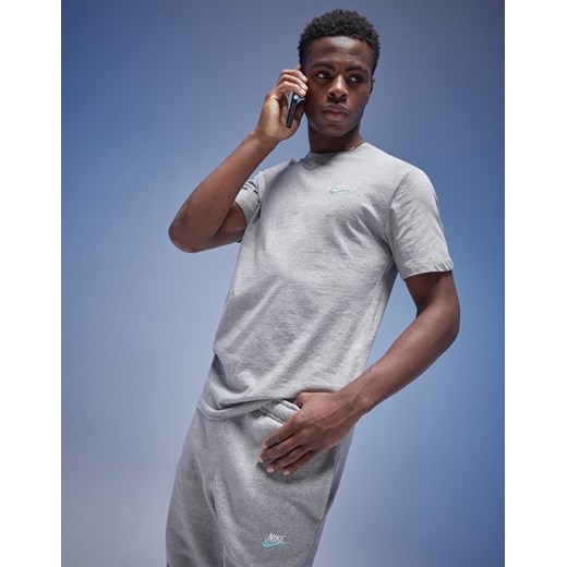 NIKE T-SHIRT M NSW CLUB DT TEE TEE TABLE ze sklepu JD Sports  w kategorii T-shirty męskie - zdjęcie 185976352