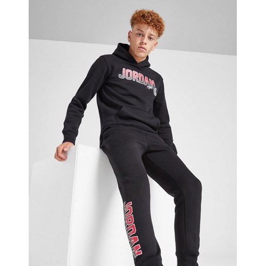 JORDAN SPODNIE COLG PATCH JOG BLK/RD B ze sklepu JD Sports  w kategorii Spodnie chłopięce - zdjęcie 185977093