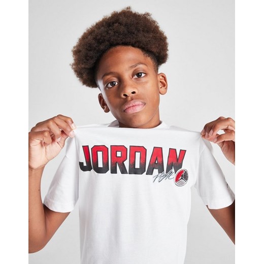 JORDAN T-SHIRT COLG PATCH TEE WHT/RD B ze sklepu JD Sports  w kategorii T-shirty chłopięce - zdjęcie 185977842